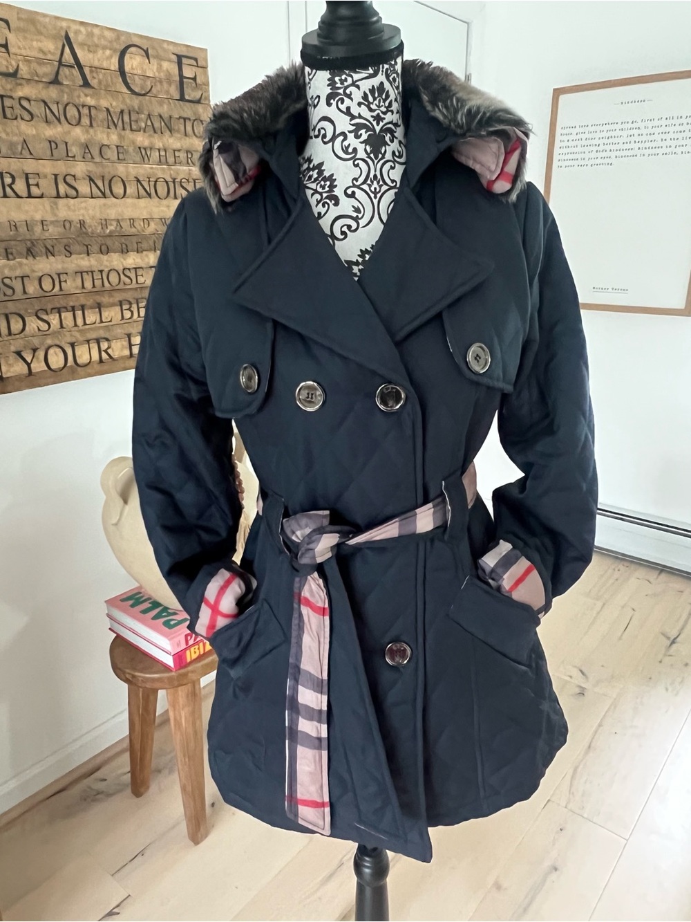 Burberry Vintage Nova Check Quilted Coat Detachable Fur collar Deadstock
Size L
